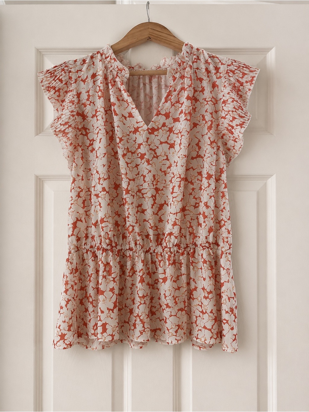 VOY Women’s Large Floral Flutter Sleeve Peplum Blouse Ivory Coral V-Neck T